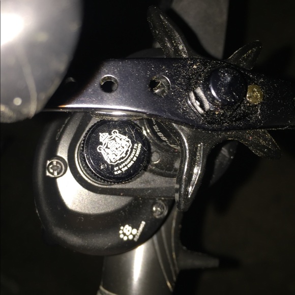 Abu Garcia Revo x bait casting reel w/rod combo - Picture 4 of 5